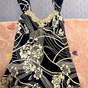 BLACK & WHITE TOP !!